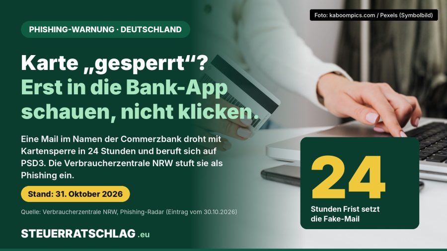 Hände einer Person halten eine Bankkarte und tippen auf einem Laptop; Infografik zur Phishing-Warnung der Verbraucherzentrale NRW vom 30. Oktober 2026